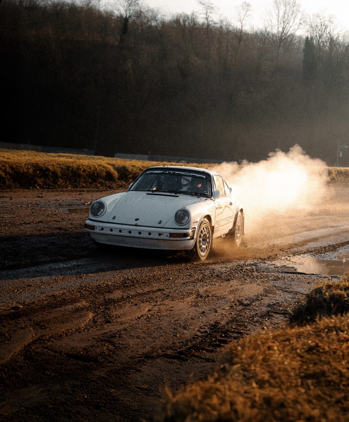 Porsche storica solleva la polvere sullo sterrato